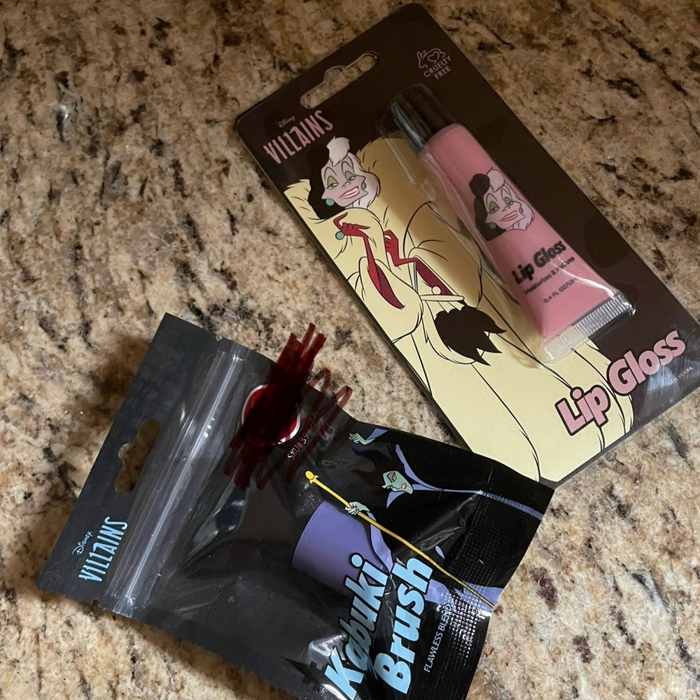 Disney Villains Lip Gloss and Kabuki Brush Set